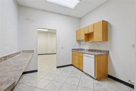 Immobilier commercial à vendre à Jacksonville, Floride: 641.86 m2 № 1909142 - photo 10