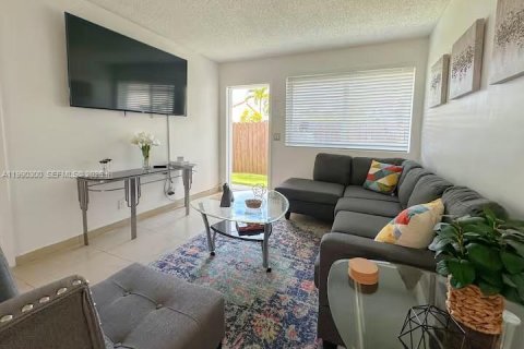 Propiedad comercial en venta en Fort Lauderdale, Florida № 2056624 - foto 2