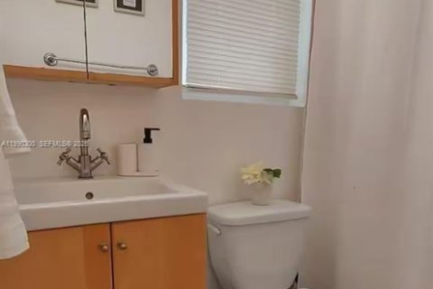 Propiedad comercial en venta en Fort Lauderdale, Florida № 2056624 - foto 23