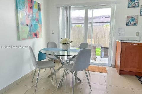 Propiedad comercial en venta en Fort Lauderdale, Florida № 2056624 - foto 14