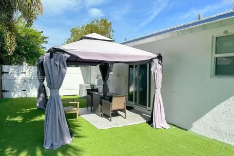 Propiedad comercial en venta en Fort Lauderdale, Florida № 2056624 - foto 3