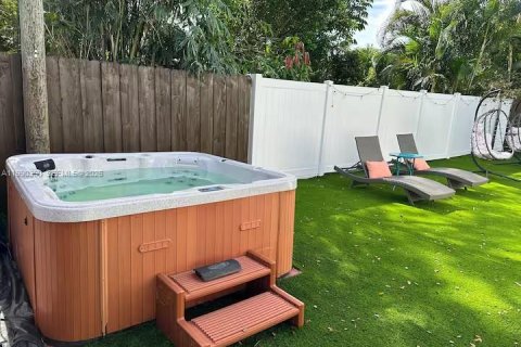 Propiedad comercial en venta en Fort Lauderdale, Florida № 2056624 - foto 6