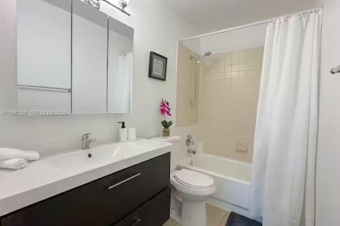 Propiedad comercial en venta en Fort Lauderdale, Florida № 2056624 - foto 8