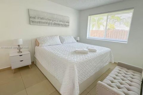 Propiedad comercial en venta en Fort Lauderdale, Florida № 2056624 - foto 10