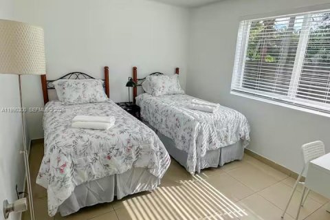 Propiedad comercial en venta en Fort Lauderdale, Florida № 2056624 - foto 12