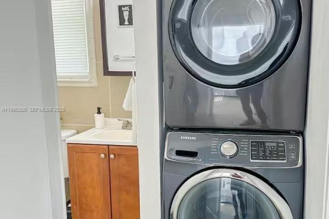 Propiedad comercial en venta en Fort Lauderdale, Florida № 2056624 - foto 15