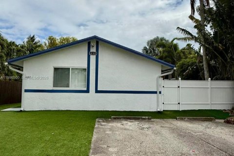 Propiedad comercial en venta en Fort Lauderdale, Florida № 2056624 - foto 1