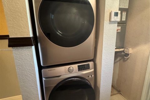 Townhouse in Cutler Bay, Florida 2 bedrooms, 94.76 sq.m. № 1957218 - photo 14