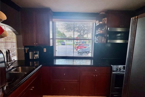 Townhouse in Cutler Bay, Florida 2 bedrooms, 94.76 sq.m. № 1957218 - photo 5