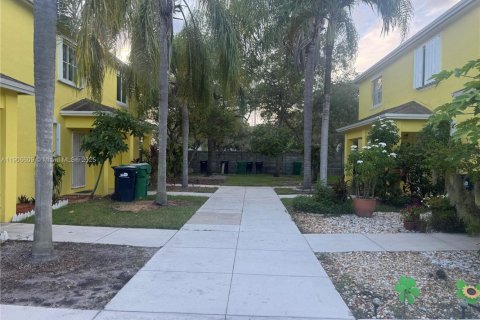 Townhouse in Cutler Bay, Florida 2 bedrooms, 94.76 sq.m. № 1957218 - photo 2