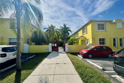 Townhouse in Cutler Bay, Florida 2 bedrooms, 94.76 sq.m. № 1957218 - photo 4