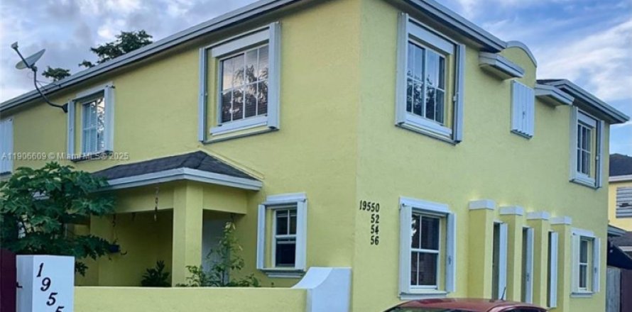 Townhouse in Cutler Bay, Florida 2 bedrooms, 94.76 sq.m. № 1957218