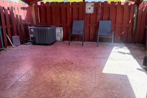 Townhouse in Cutler Bay, Florida 2 bedrooms, 94.76 sq.m. № 1957218 - photo 19