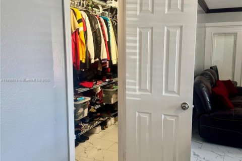 Townhouse in Cutler Bay, Florida 2 bedrooms, 94.76 sq.m. № 1957218 - photo 17