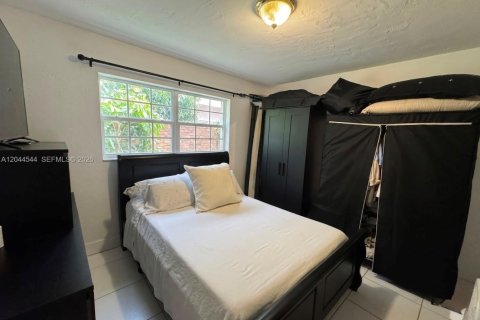 Villa ou maison à louer à Hialeah, Floride: 3 chambres, 172.8 m2 № 2178700 - photo 15