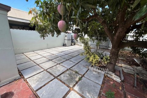 Villa ou maison à louer à Hialeah, Floride: 3 chambres, 172.8 m2 № 2178700 - photo 23