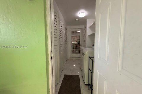 Villa ou maison à louer à Hialeah, Floride: 3 chambres, 172.8 m2 № 2178700 - photo 7
