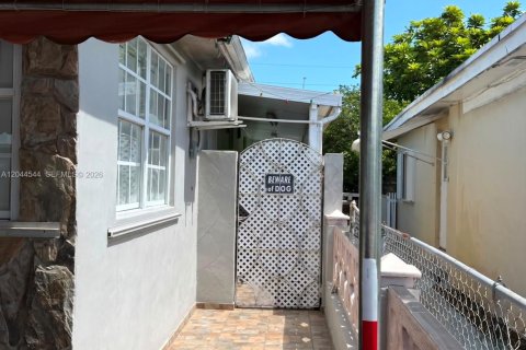 Villa ou maison à louer à Hialeah, Floride: 3 chambres, 172.8 m2 № 2178700 - photo 20
