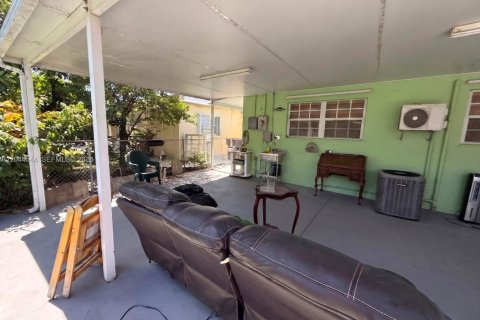Villa ou maison à louer à Hialeah, Floride: 3 chambres, 172.8 m2 № 2178700 - photo 21