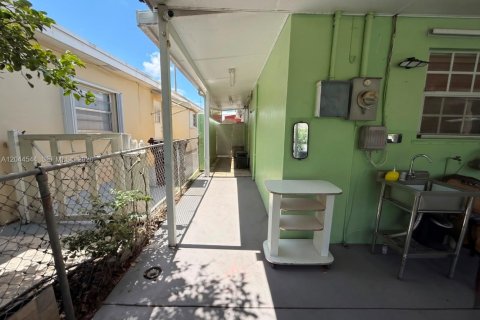 Villa ou maison à louer à Hialeah, Floride: 3 chambres, 172.8 m2 № 2178700 - photo 19