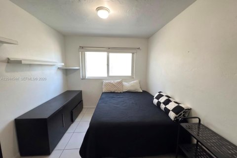 Villa ou maison à louer à Hialeah, Floride: 3 chambres, 172.8 m2 № 2178700 - photo 14