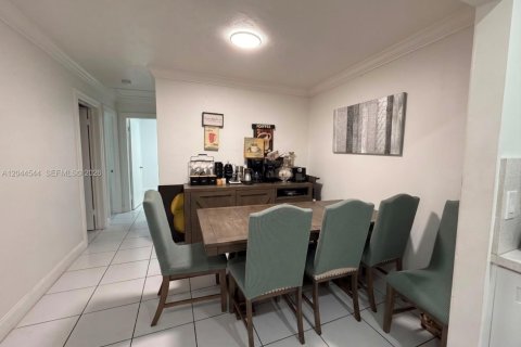 Villa ou maison à louer à Hialeah, Floride: 3 chambres, 172.8 m2 № 2178700 - photo 9