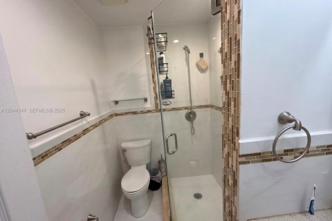 Villa ou maison à louer à Hialeah, Floride: 3 chambres, 172.8 m2 № 2178700 - photo 18