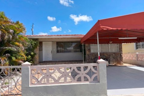 Villa ou maison à Hialeah, Floride 3 chambres, 172.8 m2 № 2178700
