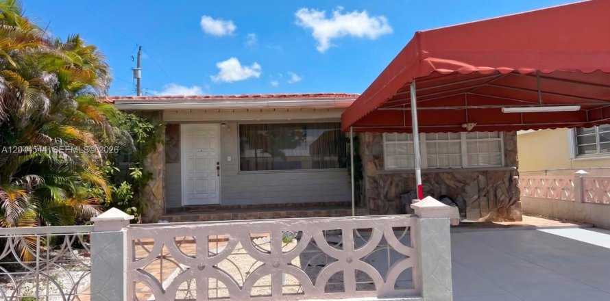 Villa ou maison à Hialeah, Floride 3 chambres, 172.8 m2 № 2178700
