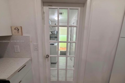 Villa ou maison à louer à Hialeah, Floride: 3 chambres, 172.8 m2 № 2178700 - photo 8