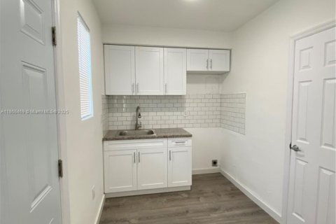 Casa en alquiler en Miami, Florida, 1 dormitorio, 60.39 m2 № 1897616 - foto 6