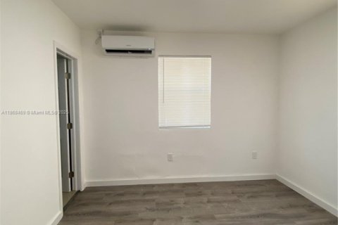 Casa en alquiler en Miami, Florida, 1 dormitorio, 60.39 m2 № 1897616 - foto 4