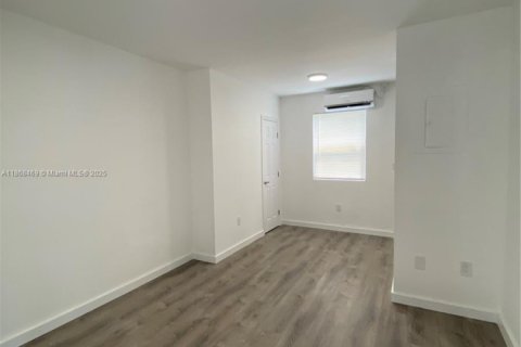 Casa en alquiler en Miami, Florida, 1 dormitorio, 60.39 m2 № 1897616 - foto 5