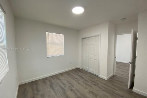 Casa en alquiler en Miami, Florida, 1 dormitorio, 60.39 m2 № 1897616 - foto 1