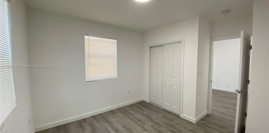 Casa en Miami, Florida 1 dormitorio, 60.39 m2 № 1897616