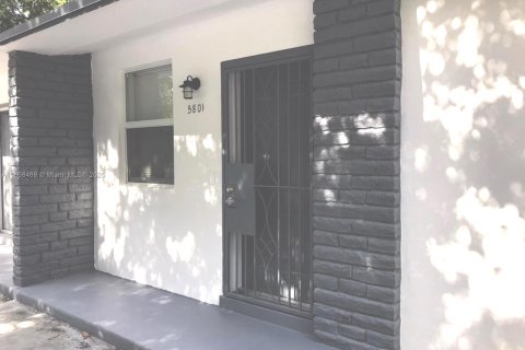 Casa en alquiler en Miami, Florida, 1 dormitorio, 60.39 m2 № 1897616 - foto 8