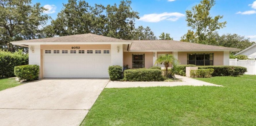 House in Orlando, Florida 3 bedrooms, 163.42 sq.m. № 1894685