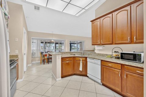 House in Orlando, Florida 3 bedrooms, 163.42 sq.m. № 1894685 - photo 6