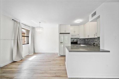 Condominio en venta en Miami Gardens, Florida, 2 dormitorios, 75.81 m2 № 2034202 - foto 9