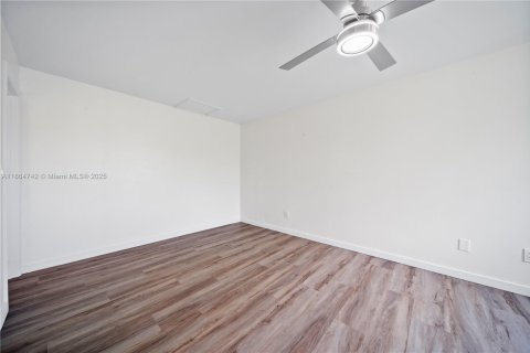 Condominio en venta en Miami Gardens, Florida, 2 dormitorios, 75.81 m2 № 2034202 - foto 18