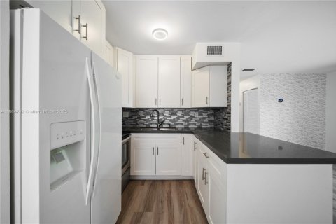 Condominio en venta en Miami Gardens, Florida, 2 dormitorios, 75.81 m2 № 2034202 - foto 12