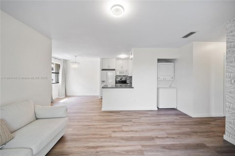 Condominio en venta en Miami Gardens, Florida, 2 dormitorios, 75.81 m2 № 2034202 - foto 7