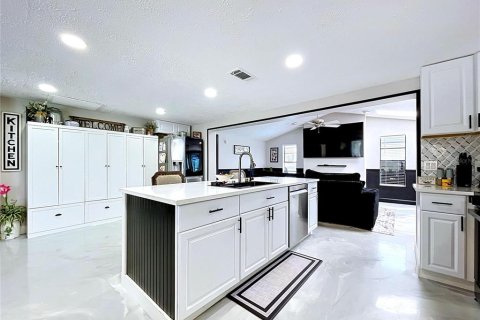 House in Hudson, Florida 3 bedrooms, 157.93 sq.m. № 2110936 - photo 8