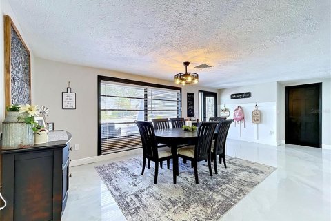House in Hudson, Florida 3 bedrooms, 157.93 sq.m. № 2110936 - photo 5