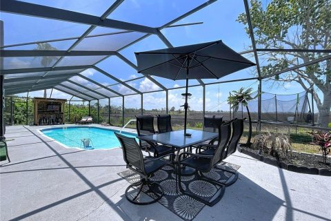 House in Hudson, Florida 3 bedrooms, 157.93 sq.m. № 2110936 - photo 2