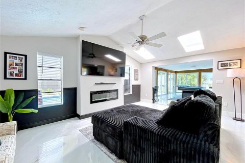 House in Hudson, Florida 3 bedrooms, 157.93 sq.m. № 2110936 - photo 13