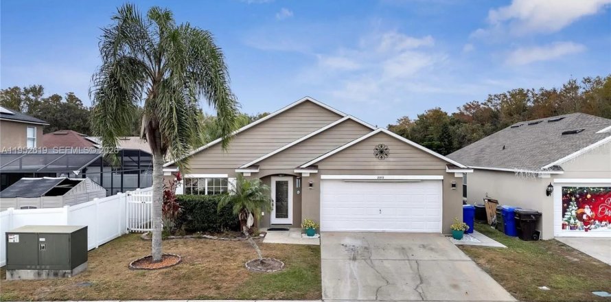 Casa en Kissimmee, Florida 4 dormitorios, 178.65 m2 № 2010383
