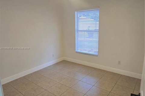 Casa en alquiler en Kissimmee, Florida, 4 dormitorios, 178.65 m2 № 2010383 - foto 14