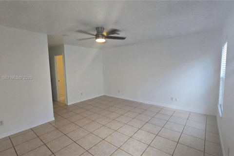 Casa en alquiler en Kissimmee, Florida, 4 dormitorios, 178.65 m2 № 2010383 - foto 24