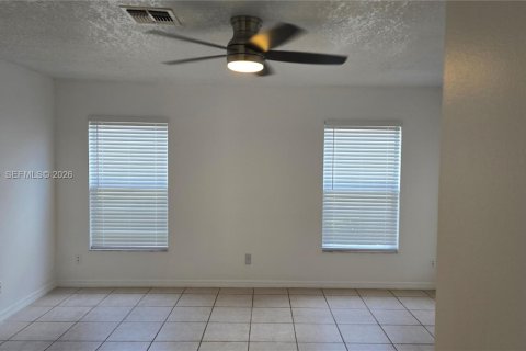 Casa en alquiler en Kissimmee, Florida, 4 dormitorios, 178.65 m2 № 2010383 - foto 15